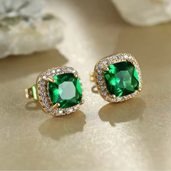Luxury Green Crystal Stud Earrings Classic Green Zircon Square Stone Ear… - Picture 2 of 4